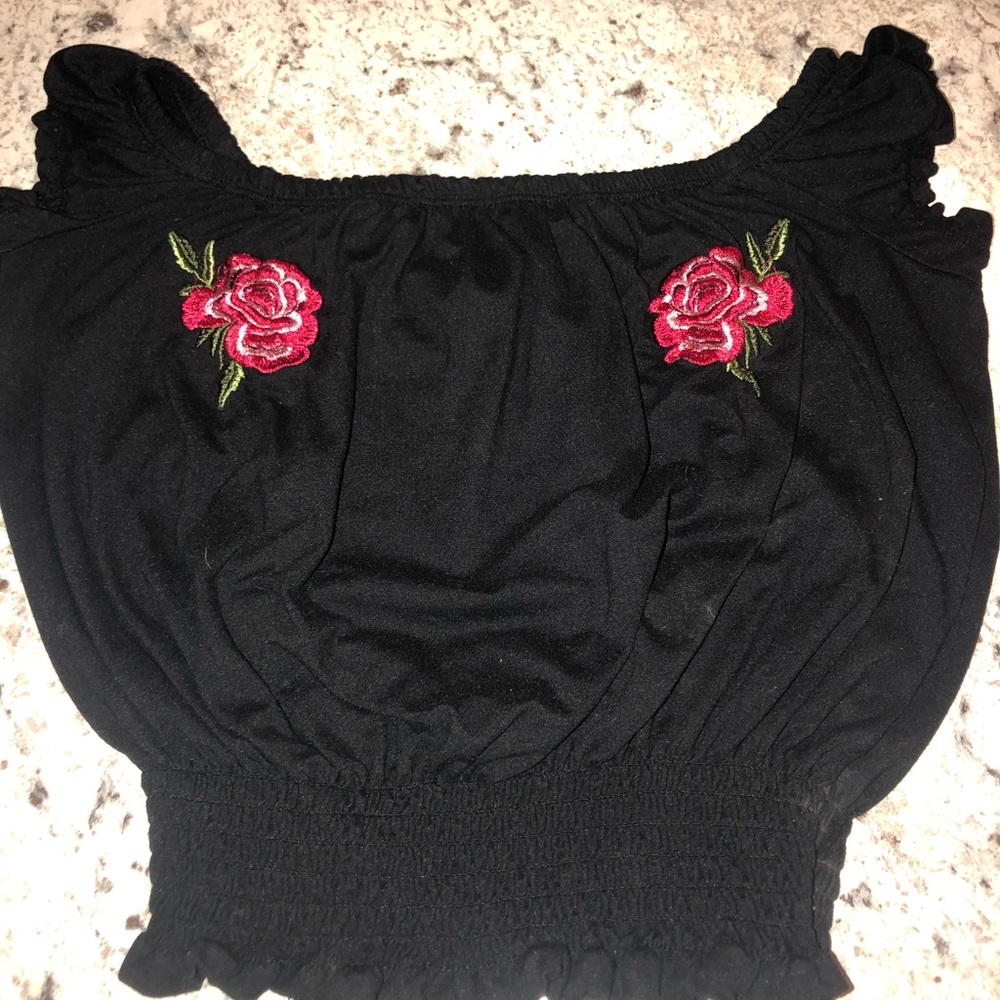 black, rose crop tee.